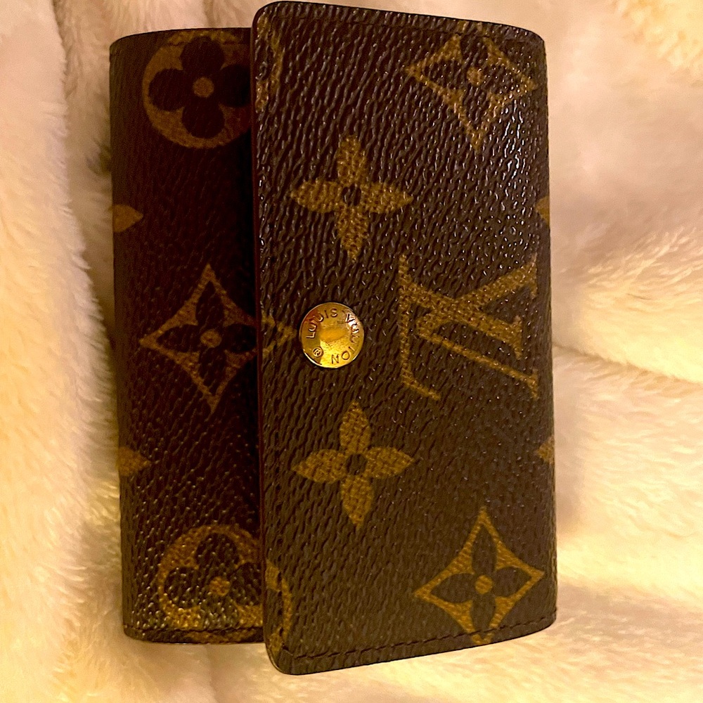 Louis Vuitton Brown Small Card with Snap Wallet. Yes it is Authentic